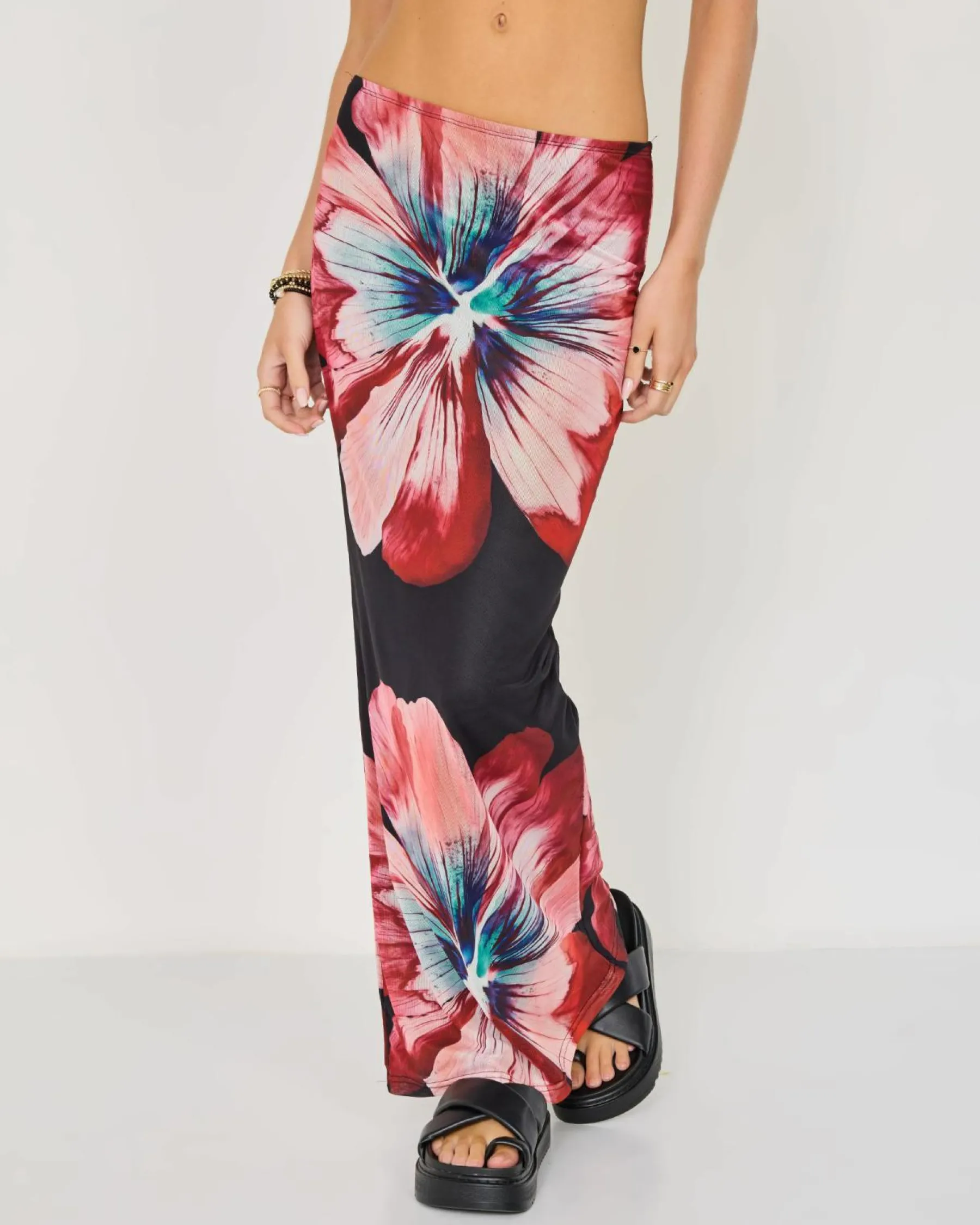 Bottoms*Ava And Ever Phuket Maxi Skirt Black/pink Floral