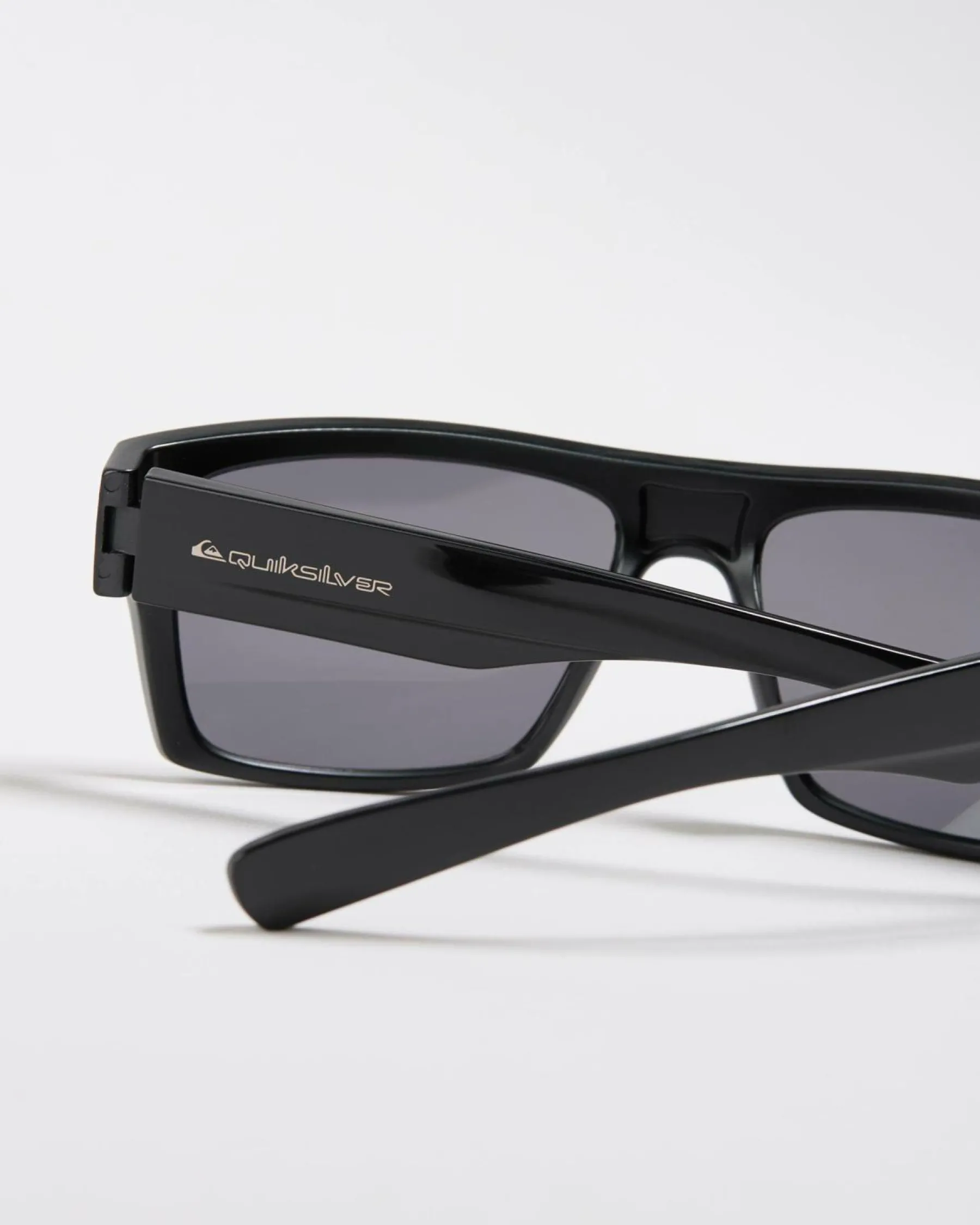 Sunglasses*Quiksilver Shipwreck Sunglasses Black/ Smoke Solid